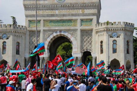 İstanbulda Azərbaycana izdihamlı dəstək mitinqi - FOTOLAR