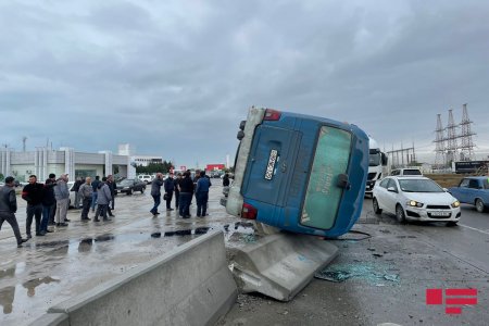 Azərbaycanda mikroavtobus aşdı, 7 nəfər XƏSARƏT ALDI - FOTOLAR