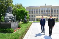 Prezidentlər Şuşada güllələnmiş büstlərə baxıblar - FOTO